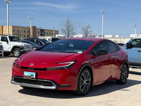 Used 2024 Toyota Prius XLE image 4