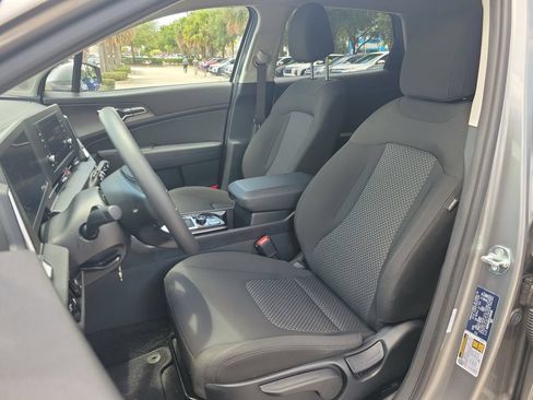 Used 2025 Kia Sportage LX FWD image 15