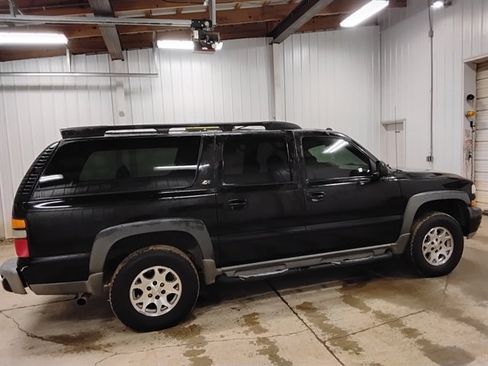 Used 2004 Chevrolet Suburban Z71 w/ Preferred Equipment Group AWD/4WD image 2