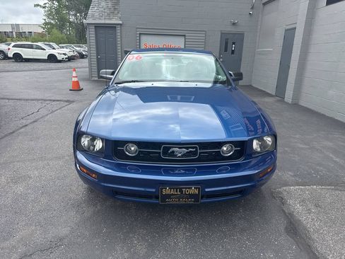 Used 2006 Ford Mustang Coupe RWD image 2