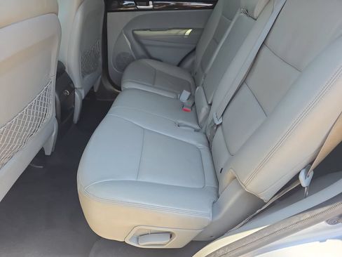 Used 2014 Kia Sorento LX AWD/4WD image 13