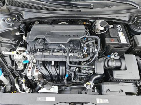 Used 2025 Hyundai Elantra Sport FWD image 28