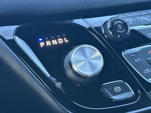 Used 2020 Chrysler Pacifica Touring-L Plus image 23