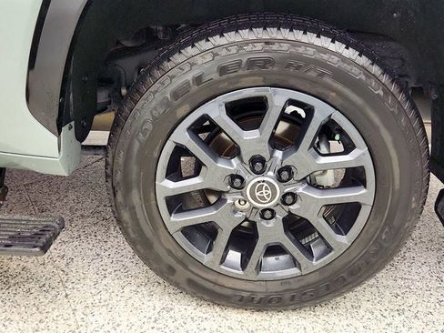 Used 2024 Toyota Sequoia Platinum image 9