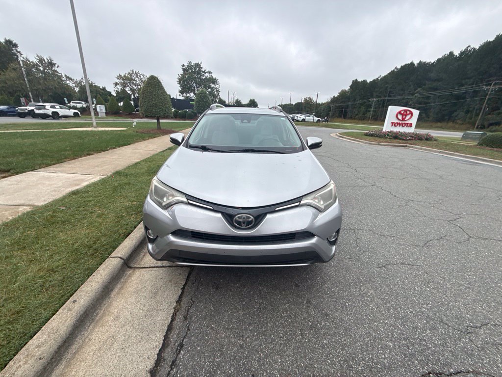 Used 2018 Toyota RAV4 XLE FWD image 3