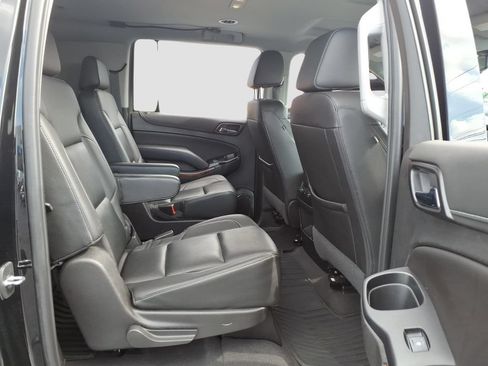 Used 2020 Chevrolet Suburban Premier AWD/4WD image 12