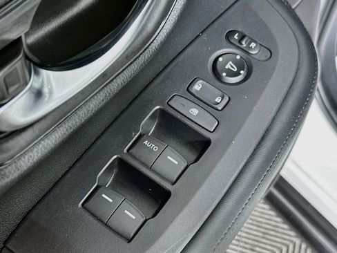 Used 2024 Honda HR-V LX image 17