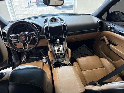 Used 2018 Porsche Cayenne Platinum Edition AWD/4WD image 11