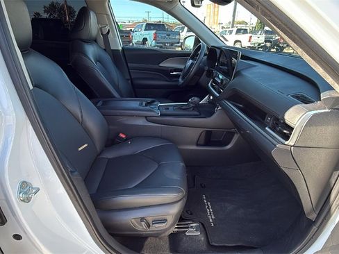 Used 2024 Toyota Grand Highlander XLE image 31