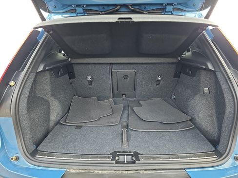Used 2025 Volvo XC40 B5 Plus AWD/4WD image 27