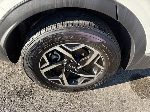 Used 2023 Kia Sportage LX image 13