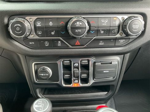 New 2025 Jeep Gladiator Sport image 19