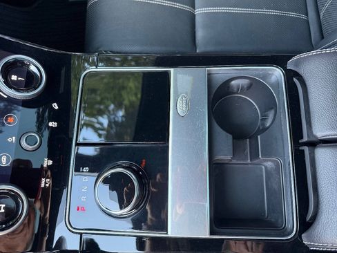 Used 2019 Land Rover Range Rover Velar R-Dynamic SE AWD/4WD image 35