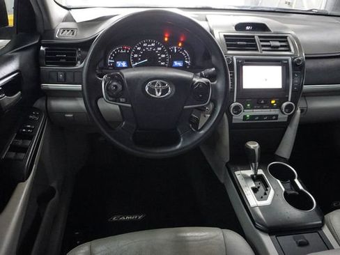 Used 2013 Toyota Camry LE image 10