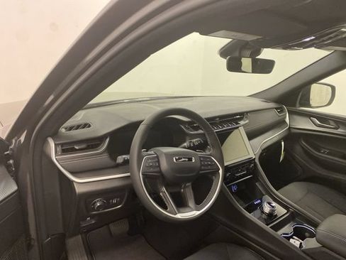 Used 2026 Jeep Grand Cherokee Laredo X AWD/4WD image 7