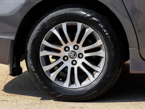 Used 2019 Toyota Sienna XLE w/ XLE Navigation Package image 50