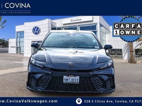 Used 2025 Toyota Camry SE image 2