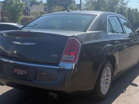 Used 2014 Chrysler 300 RWD image 11