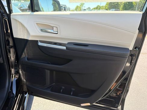 New 2026 Toyota Sienna Platinum AWD/4WD image 14