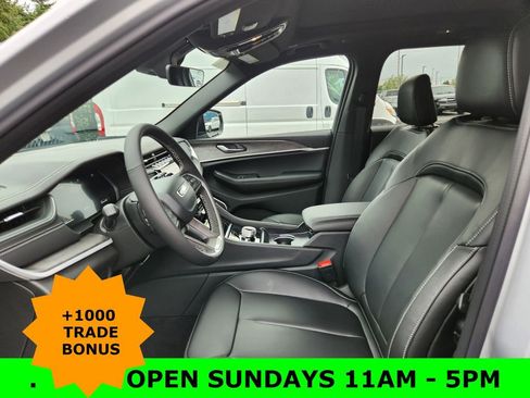 New 2025 Jeep Grand Cherokee Limited w/ Black Appearance Package image 15