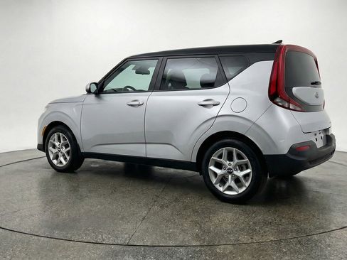 Used 2025 Kia Soul LX w/ LX Technology Package image 6