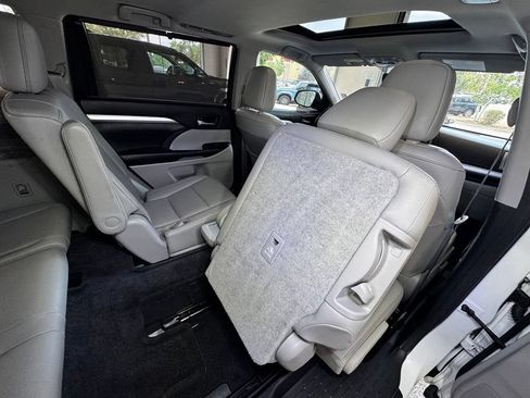 Used 2018 Toyota Highlander XLE FWD image 59