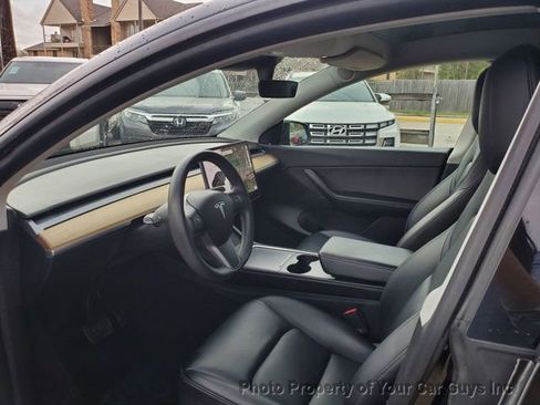 Used 2022 Tesla Model Y Long Range image 17