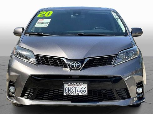 Certified 2020 Toyota Sienna SE Premium image 3