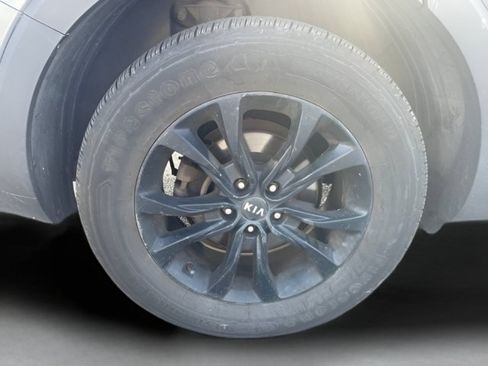 Used 2020 Kia Telluride LX FWD image 9