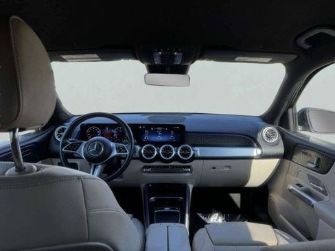 Used 2025 Mercedes-Benz GLB 250 image 36