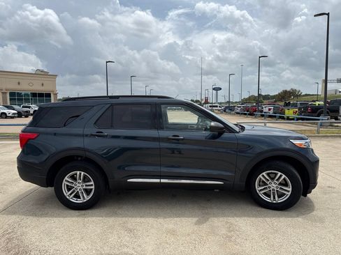 Used 2023 Ford Explorer XLT w/ Equipment Group 202A AWD/4WD image 18