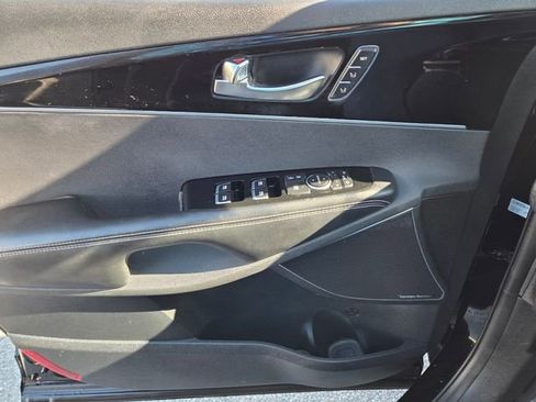 Used 2019 Kia Sorento SX image 28