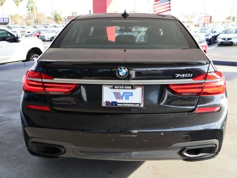Used 2017 BMW 740i image 8