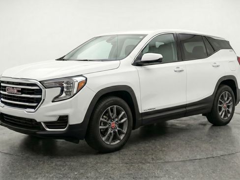 Used 2024 GMC Terrain SLT image 3