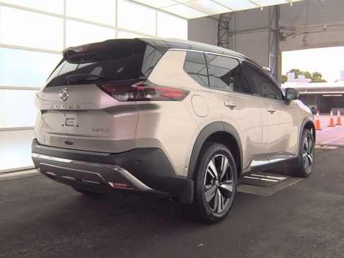 Used 2021 Nissan Rogue Platinum FWD image 2