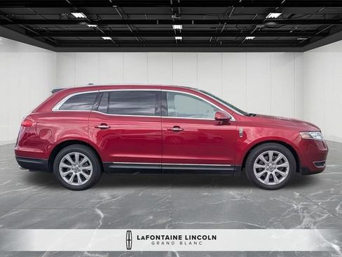 Used 2018 Lincoln MKT AWD image 6