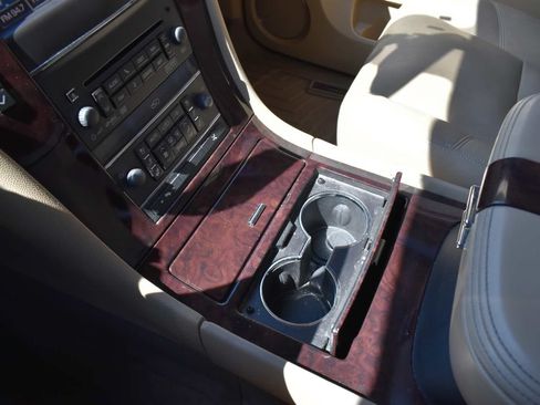 Used 2011 Cadillac Escalade Premium AWD/4WD image 25