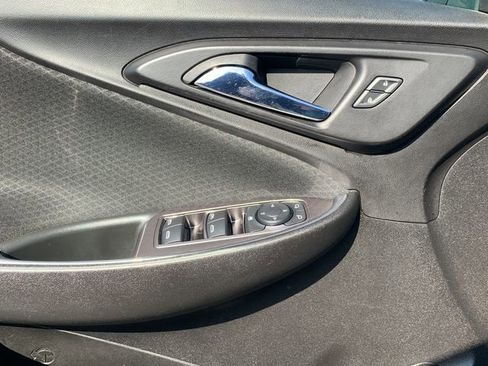 Used 2018 Chevrolet Malibu LT image 16