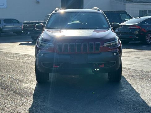 Used 2019 Jeep Cherokee Trailhawk w/ Cold Weather Group image 10