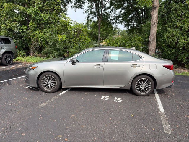 Used 2016 Lexus ES 350 w/ Premium Package w/Wood Trim FWD image 8
