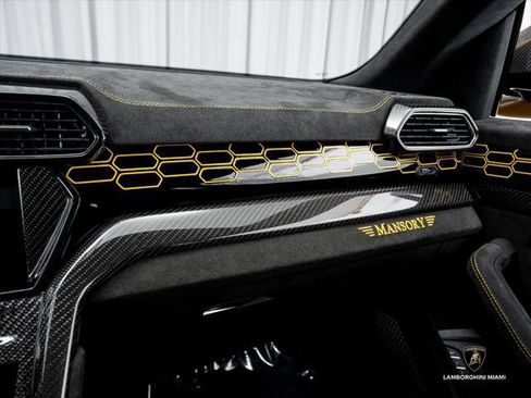 Used 2019 Lamborghini Urus AWD/4WD image 44