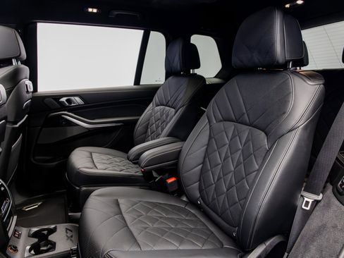 Used 2024 BMW X7 xDrive40i w/ M Sport Package image 37