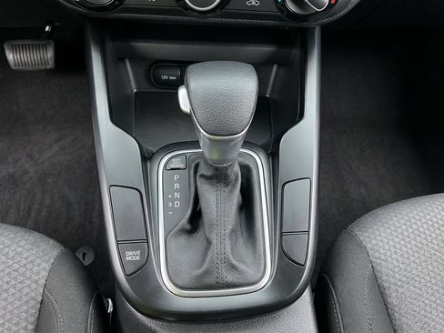 Used 2025 Kia Soul LX w/ LX Technology Package FWD image 16