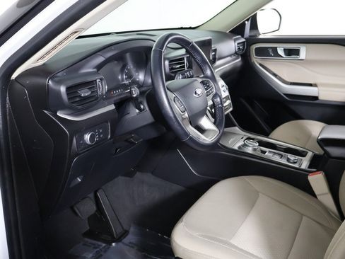 Used 2022 Ford Explorer XLT image 23