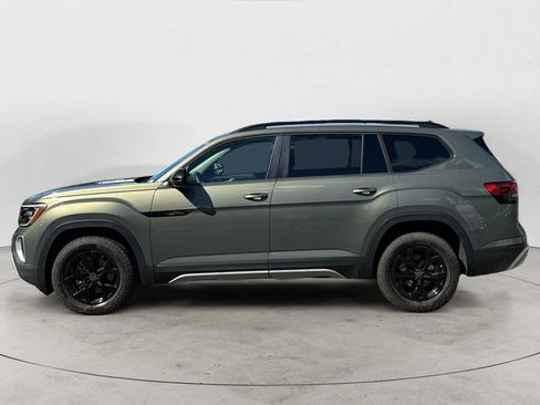 Used 2025 Volkswagen Atlas Peak Edition SE AWD/4WD image 8
