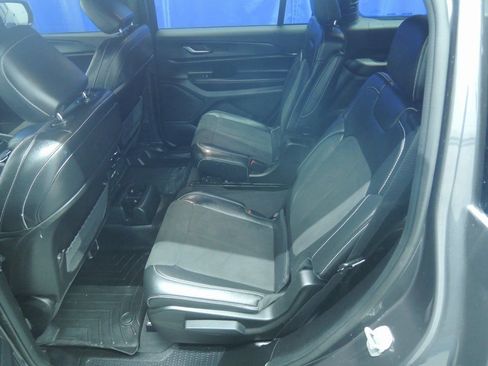 Used 2024 Jeep Grand Cherokee L Laredo image 24