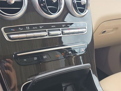 Used 2022 Mercedes-Benz GLC 300 4MATIC image 23