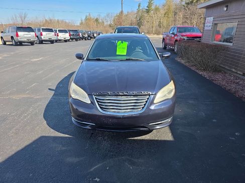 Used 2011 Chrysler 200 Touring image 3