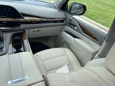 Used 2023 Cadillac Escalade ESV Premium Luxury Platinum RWD image 43