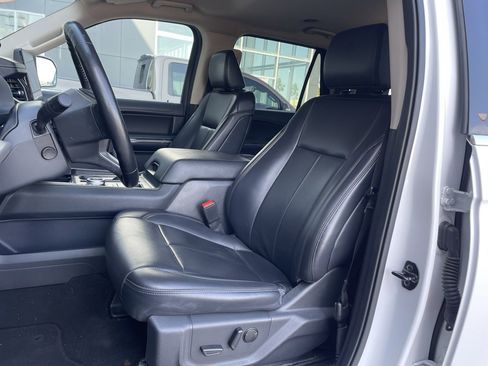 Used 2024 Ford Expedition XLT image 10